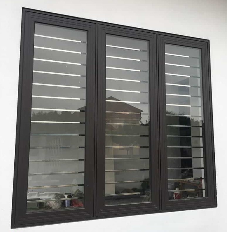 Cửa sổ 3 cánh nhôm xingfa kính an toàn
