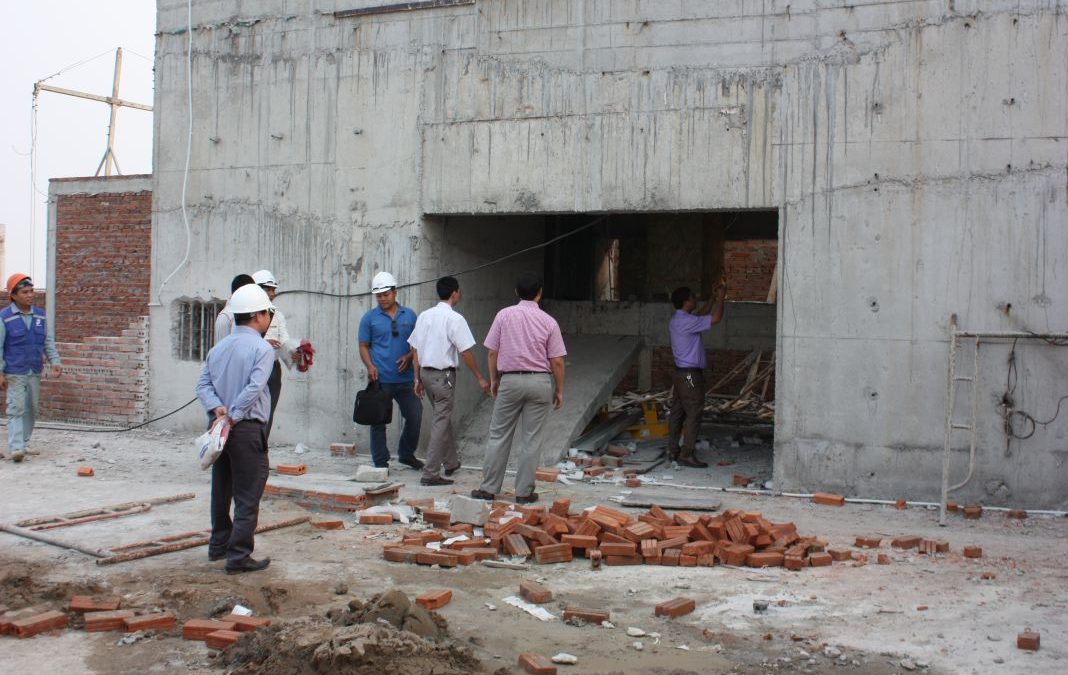 Việt Phong khảo sát mặt bằng kỹ lưỡng trước khi lắp đặt cửa nhôm kính quận Hoàng Mai